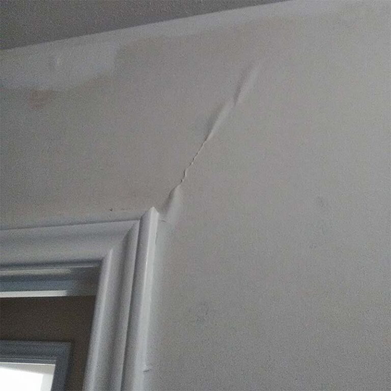 cracks in the wall can show serious foundation problems